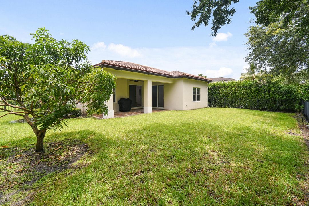 出租: $6,750 (4 贝兹, 2 浴室, 2334 平方英尺)