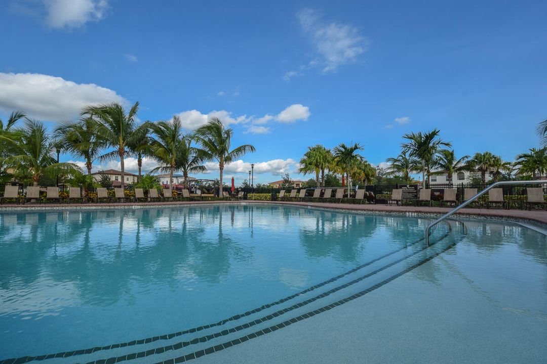 出租: $6,750 (4 贝兹, 2 浴室, 2334 平方英尺)