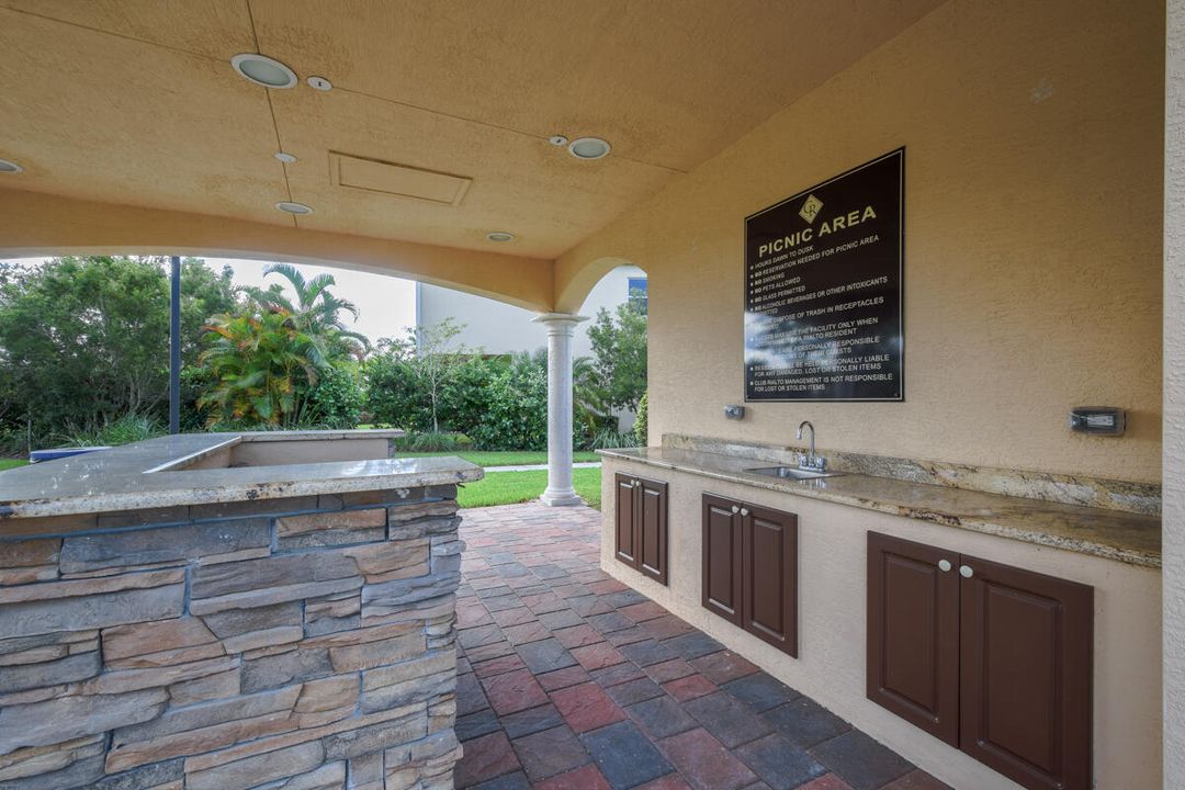 出租: $6,750 (4 贝兹, 2 浴室, 2334 平方英尺)