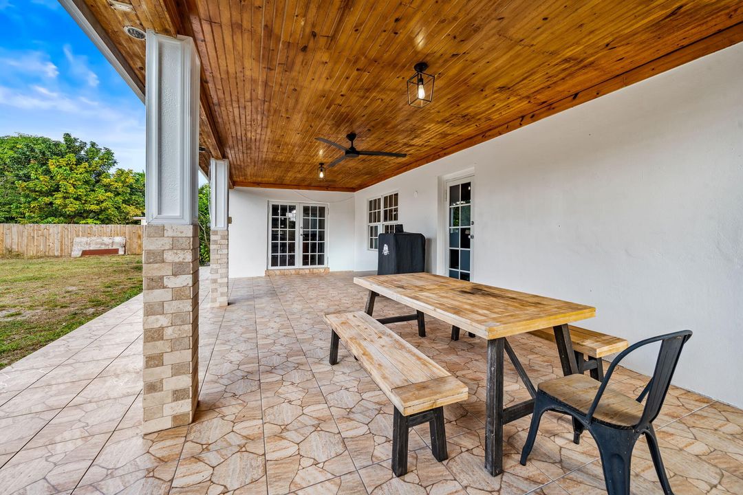 For Sale: $499,999 (3 beds, 2 baths, 1356 Square Feet)