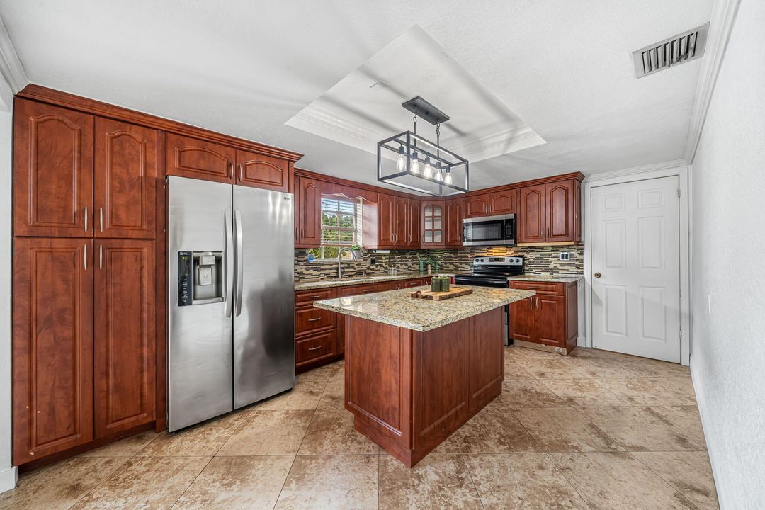 For Sale: $499,999 (3 beds, 2 baths, 1356 Square Feet)