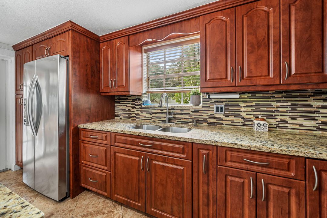 For Sale: $499,999 (3 beds, 2 baths, 1356 Square Feet)