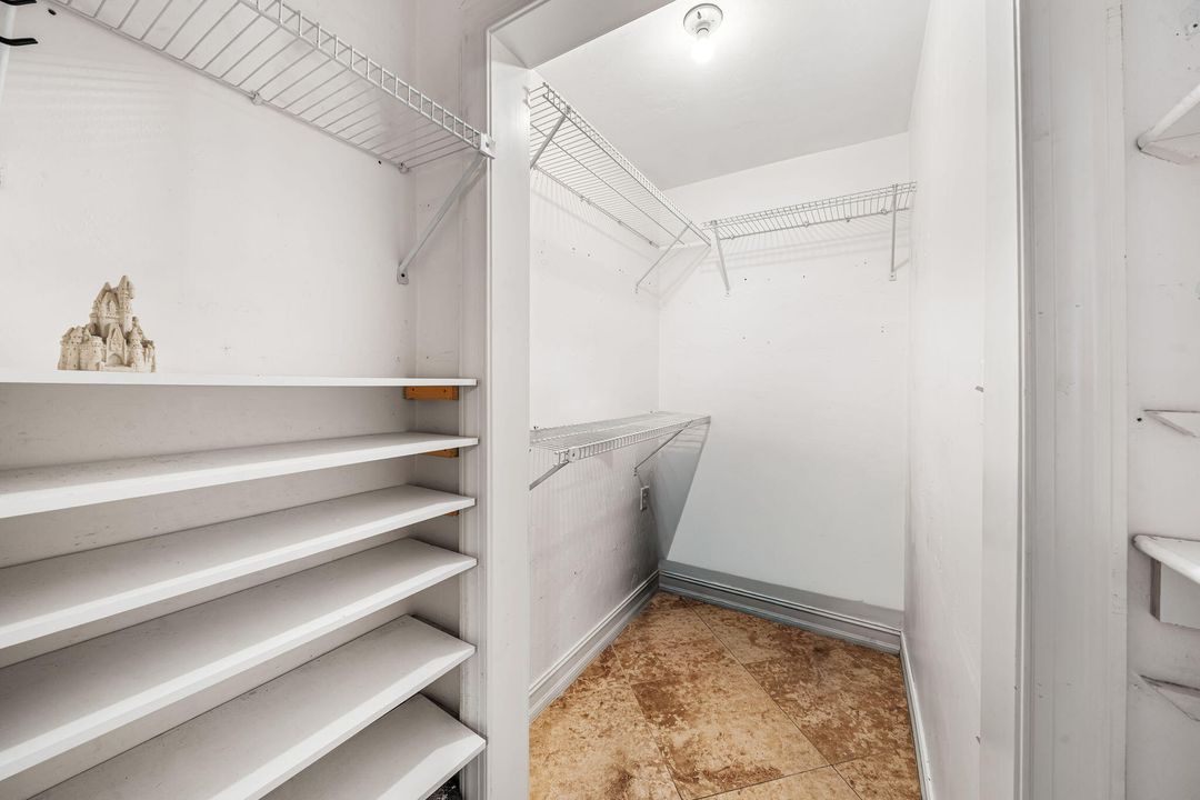 For Sale: $499,999 (3 beds, 2 baths, 1356 Square Feet)