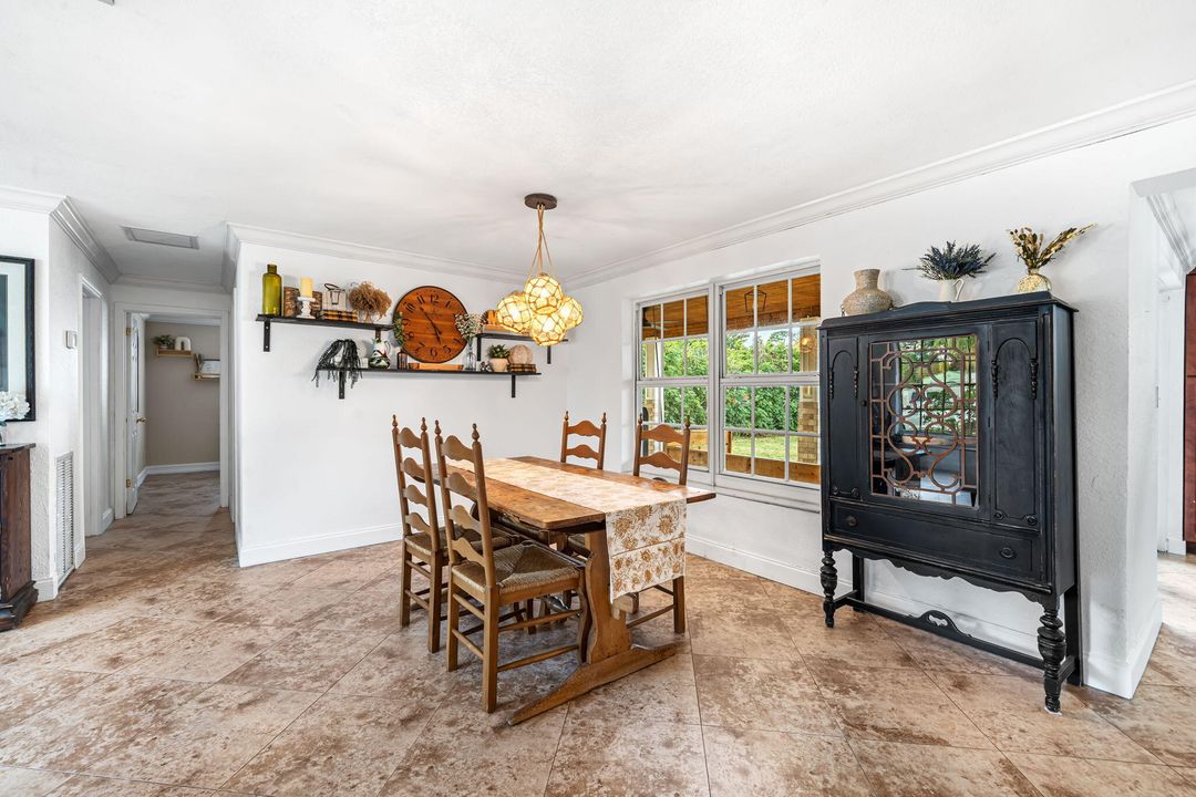 For Sale: $499,999 (3 beds, 2 baths, 1356 Square Feet)