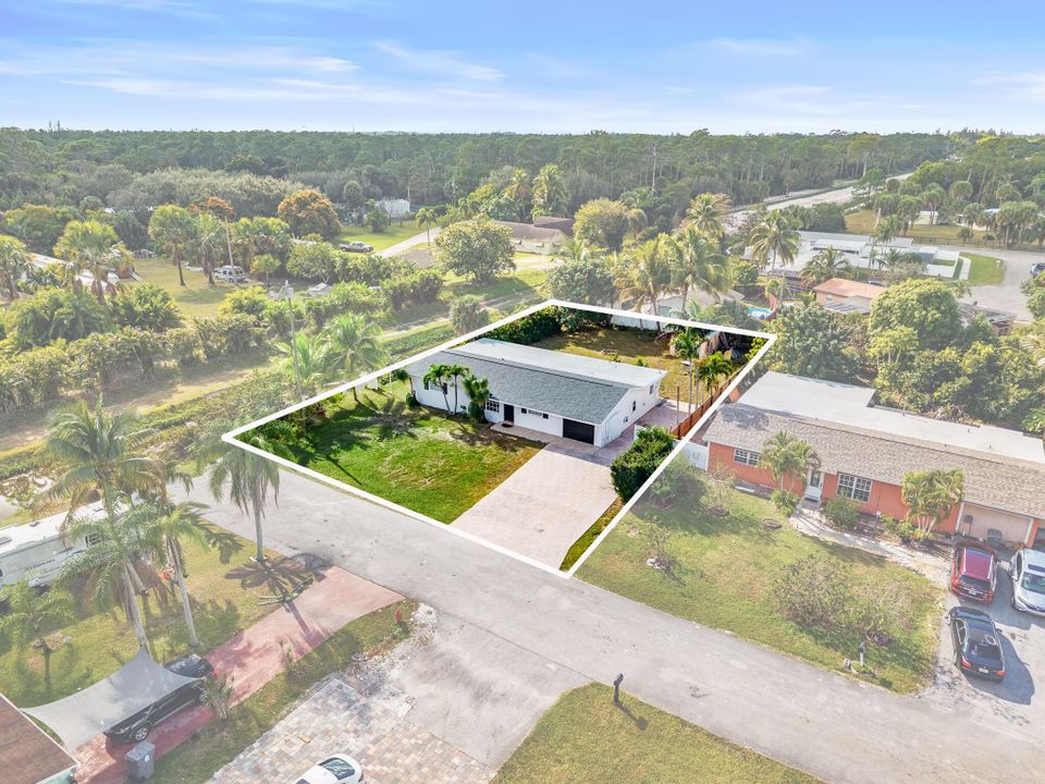 For Sale: $499,999 (3 beds, 2 baths, 1356 Square Feet)