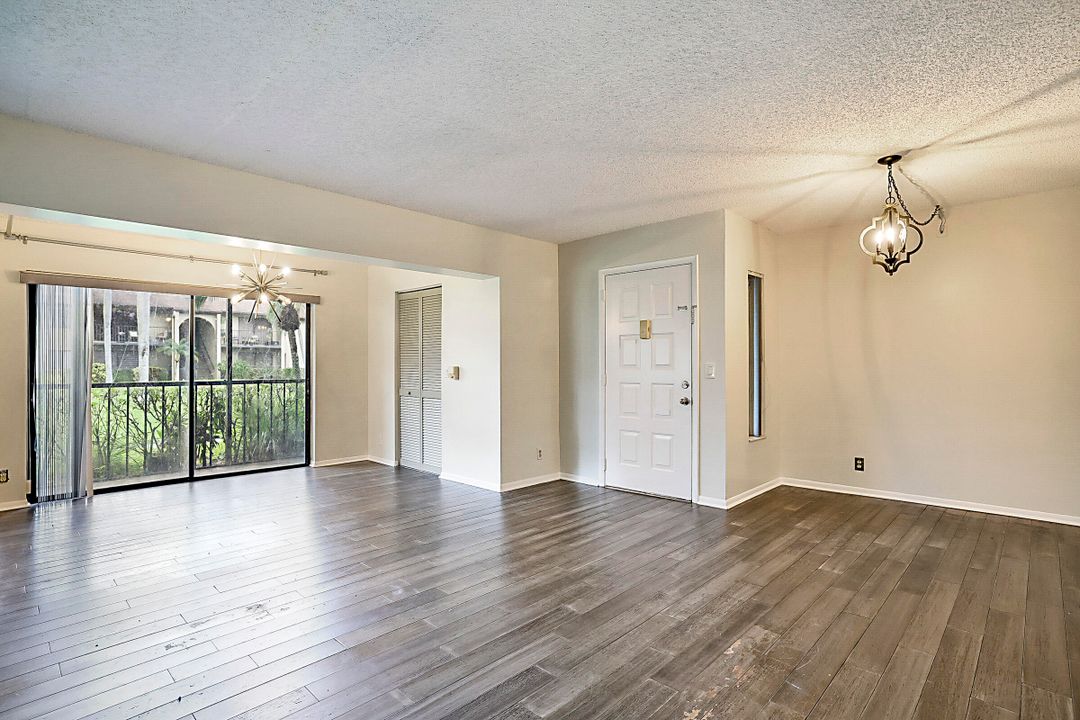 For Sale: $220,000 (2 beds, 2 baths, 1115 Square Feet)