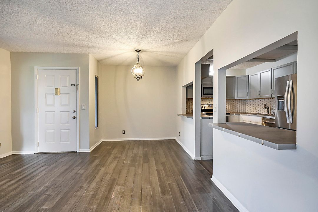 For Sale: $220,000 (2 beds, 2 baths, 1115 Square Feet)