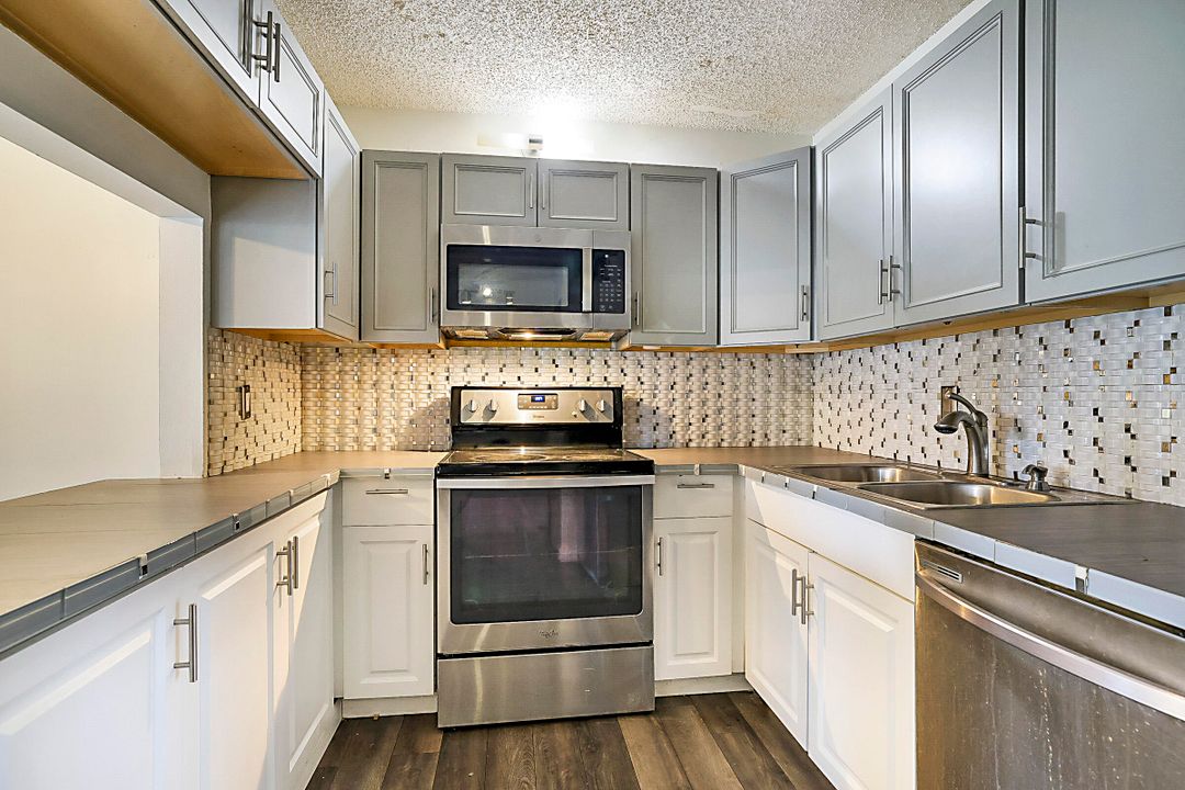 For Sale: $220,000 (2 beds, 2 baths, 1115 Square Feet)