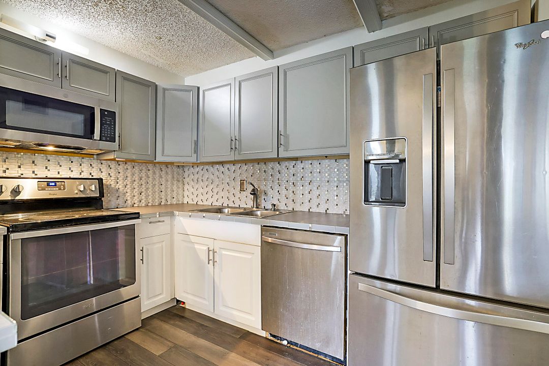 For Sale: $220,000 (2 beds, 2 baths, 1115 Square Feet)