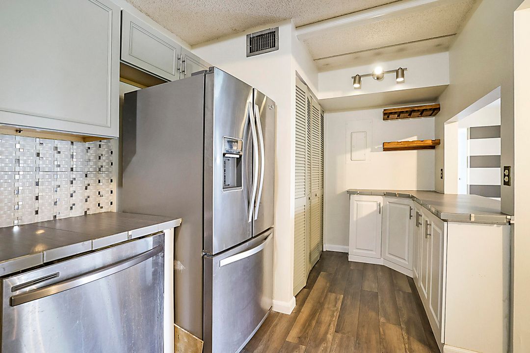 For Sale: $220,000 (2 beds, 2 baths, 1115 Square Feet)