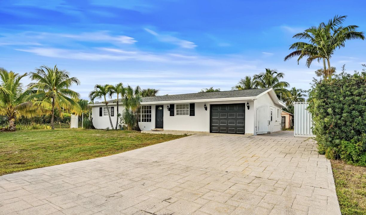 For Sale: $499,999 (3 beds, 2 baths, 1356 Square Feet)