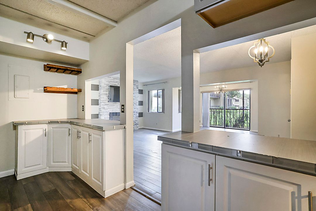 For Sale: $220,000 (2 beds, 2 baths, 1115 Square Feet)