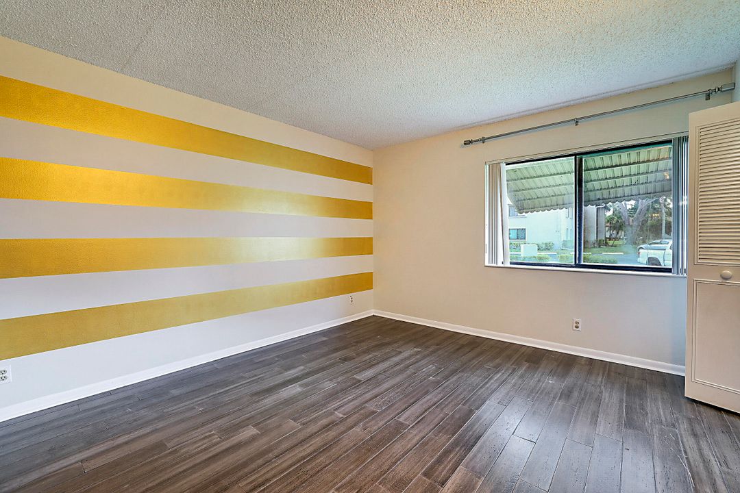 For Sale: $220,000 (2 beds, 2 baths, 1115 Square Feet)