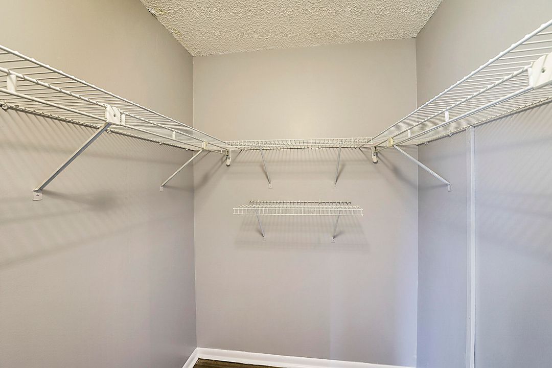 For Sale: $220,000 (2 beds, 2 baths, 1115 Square Feet)