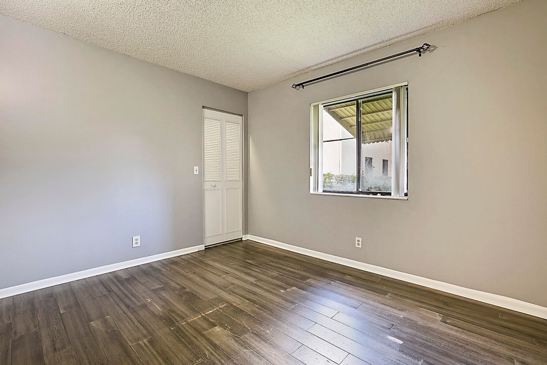 For Sale: $220,000 (2 beds, 2 baths, 1115 Square Feet)