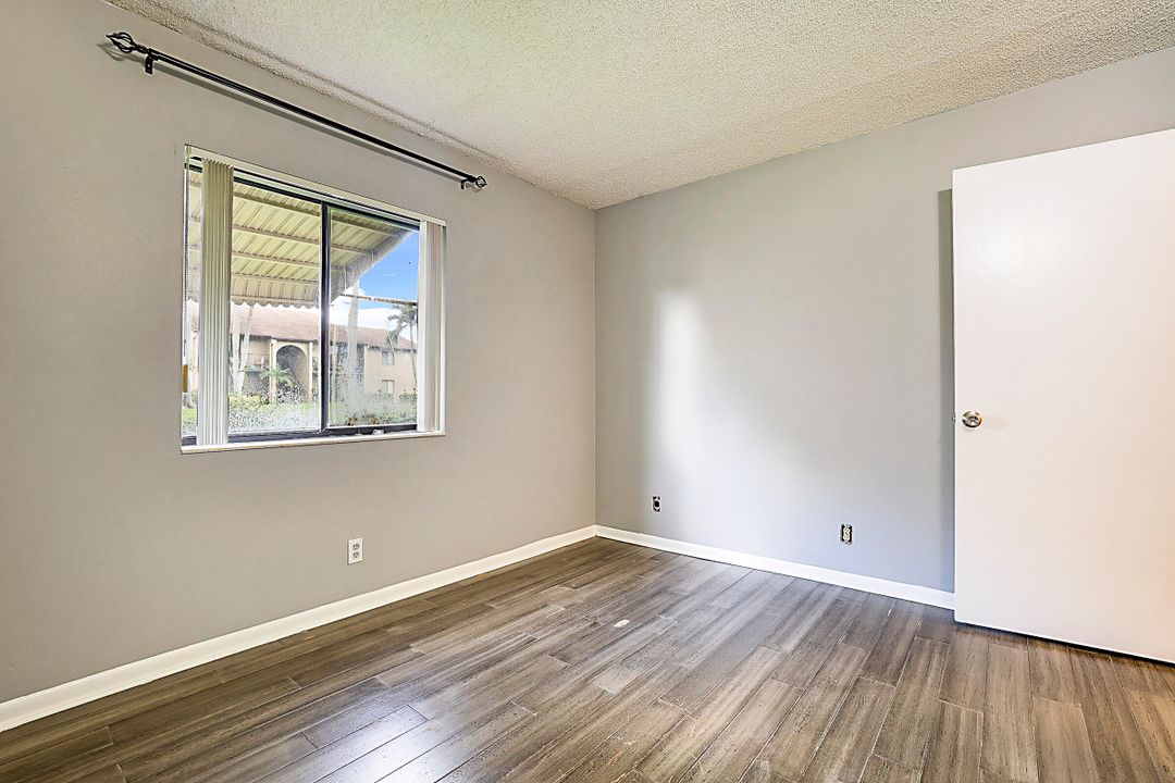 For Sale: $220,000 (2 beds, 2 baths, 1115 Square Feet)