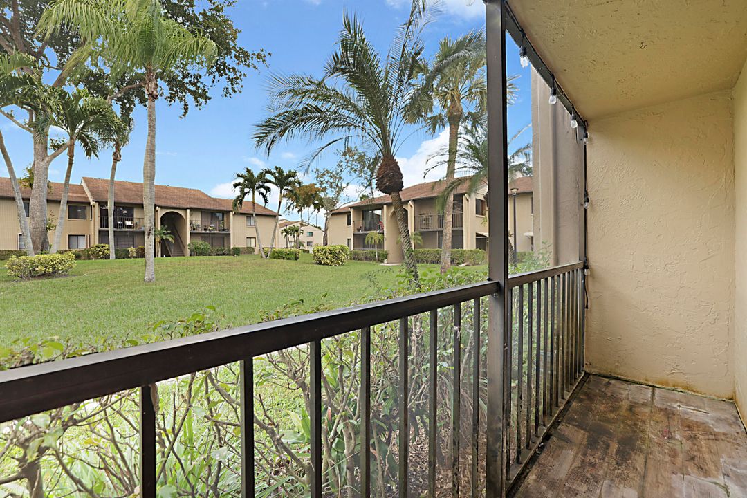 For Sale: $220,000 (2 beds, 2 baths, 1115 Square Feet)