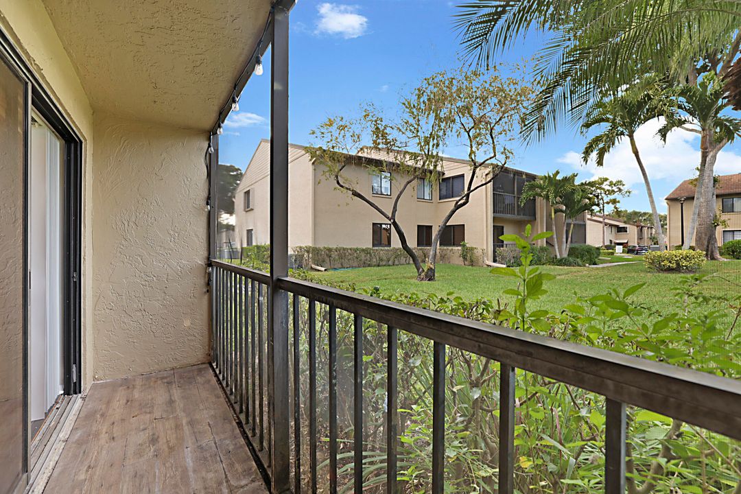 For Sale: $220,000 (2 beds, 2 baths, 1115 Square Feet)