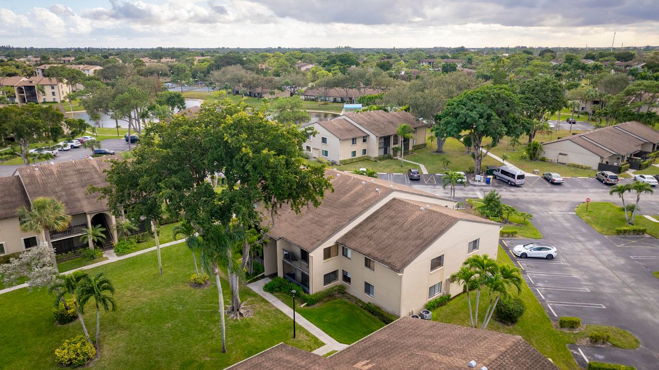 For Sale: $220,000 (2 beds, 2 baths, 1115 Square Feet)