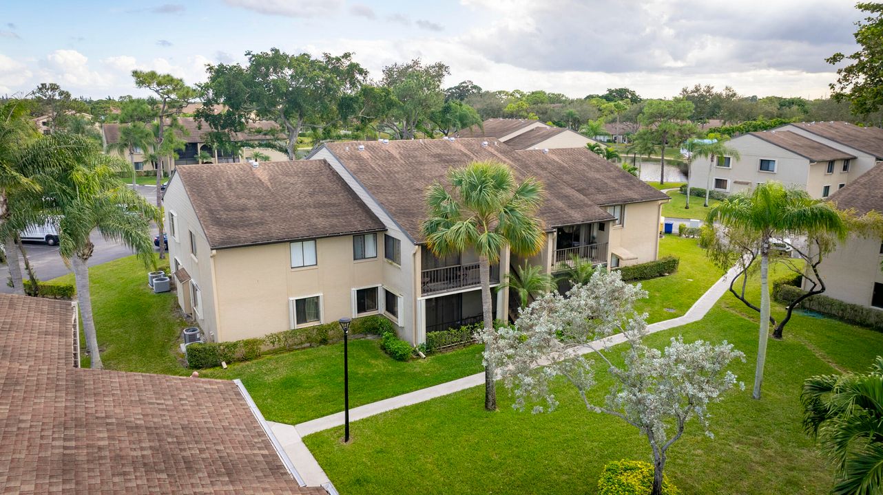 For Sale: $220,000 (2 beds, 2 baths, 1115 Square Feet)