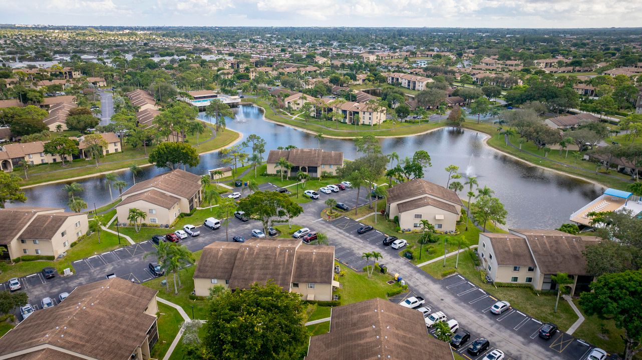 For Sale: $220,000 (2 beds, 2 baths, 1115 Square Feet)