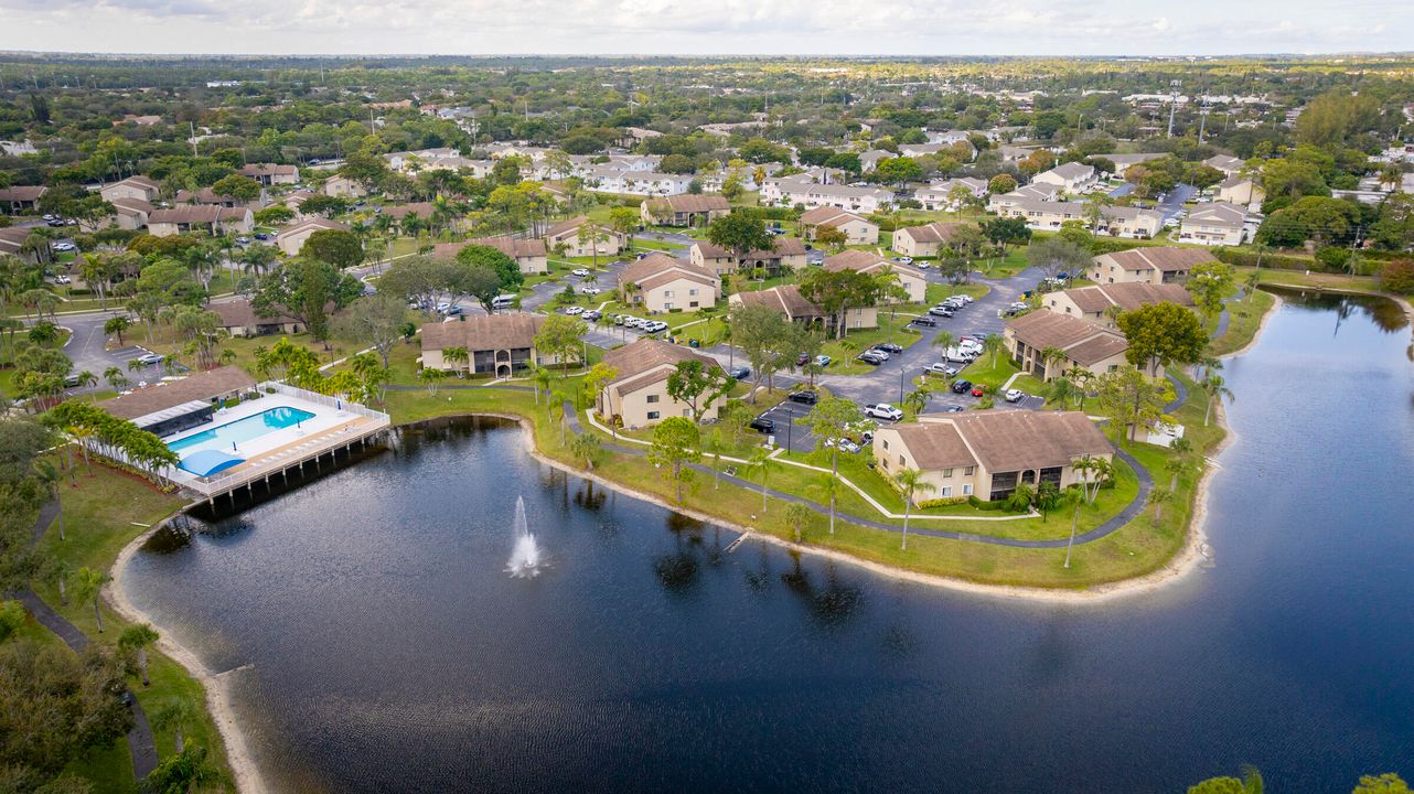 For Sale: $220,000 (2 beds, 2 baths, 1115 Square Feet)