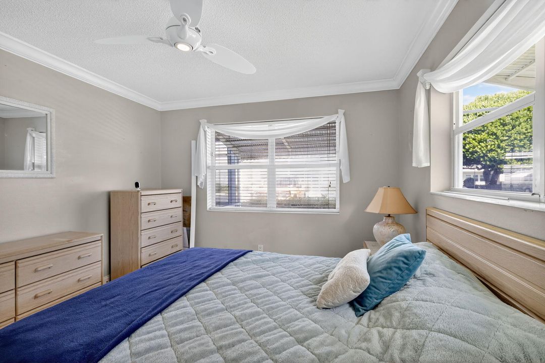 待售: $245,000 (2 贝兹, 1 浴室, 684 平方英尺)