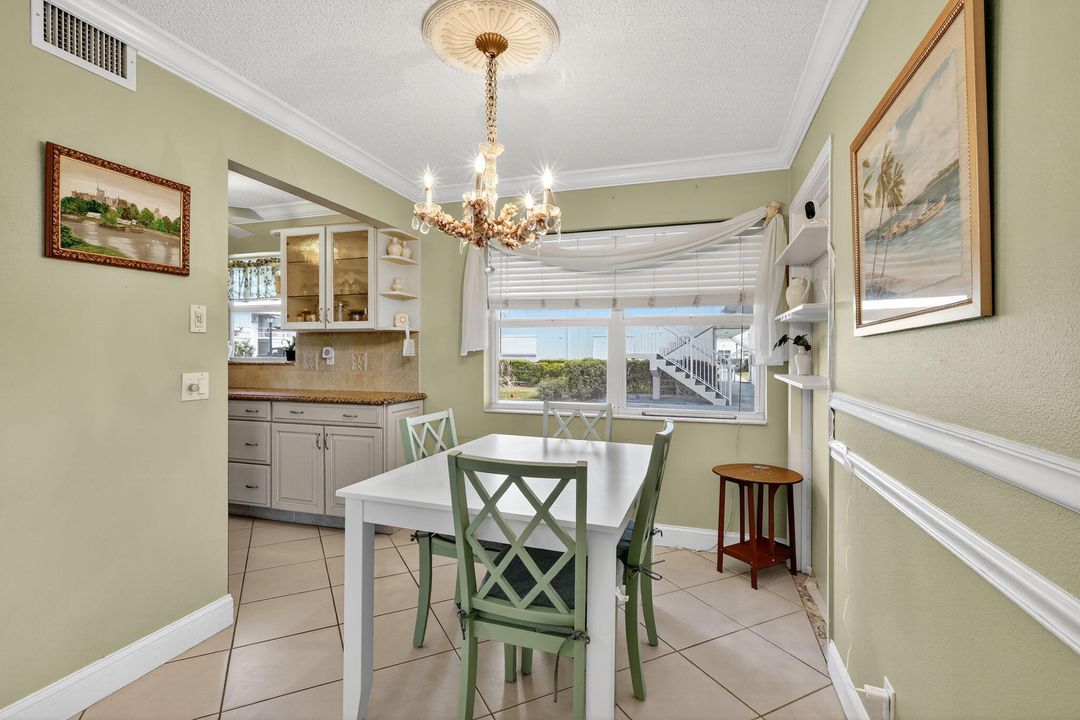 待售: $245,000 (2 贝兹, 1 浴室, 684 平方英尺)