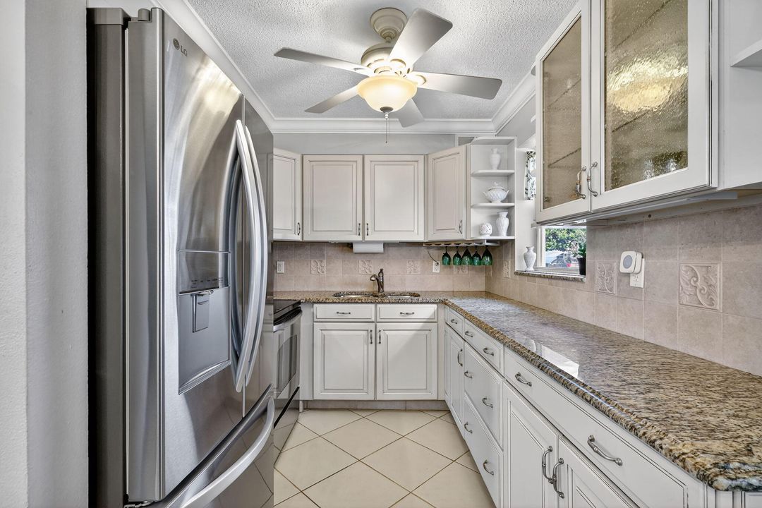 待售: $245,000 (2 贝兹, 1 浴室, 684 平方英尺)