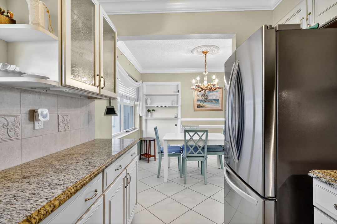 待售: $245,000 (2 贝兹, 1 浴室, 684 平方英尺)