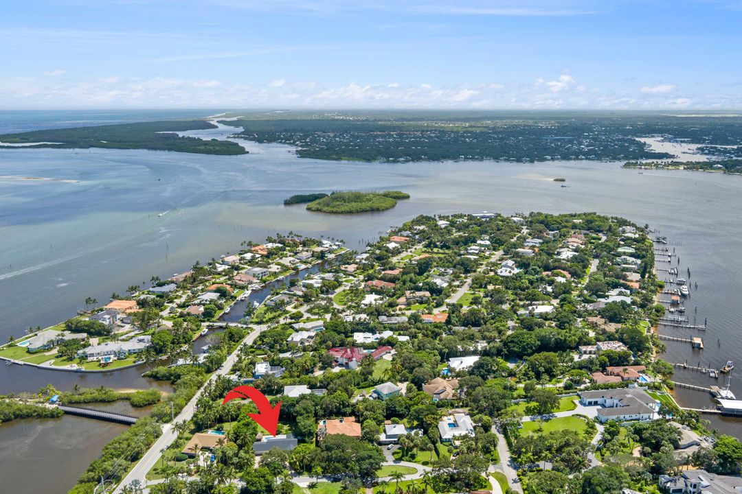 For Sale: $1,189,000 (3 beds, 2 baths, 2261 Square Feet)