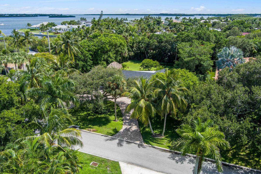 For Sale: $1,189,000 (3 beds, 2 baths, 2261 Square Feet)