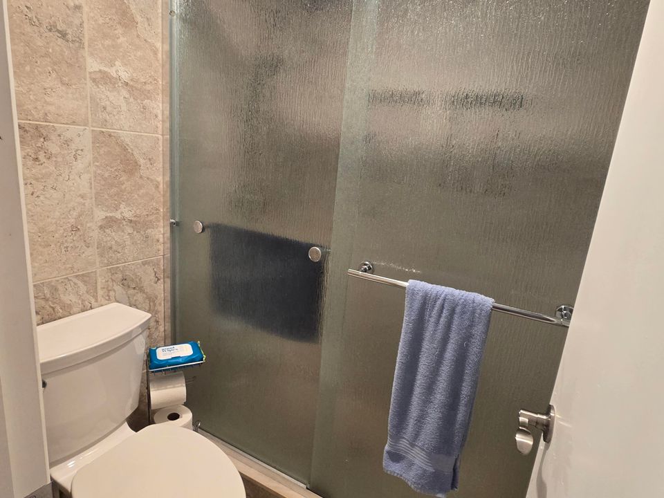 For Sale: $159,900 (2 beds, 2 baths, 1085 Square Feet)