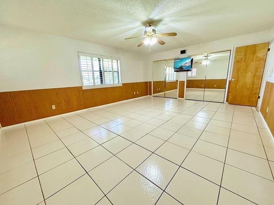 For Sale: $385,000 (2 beds, 2 baths, 2105 Square Feet)