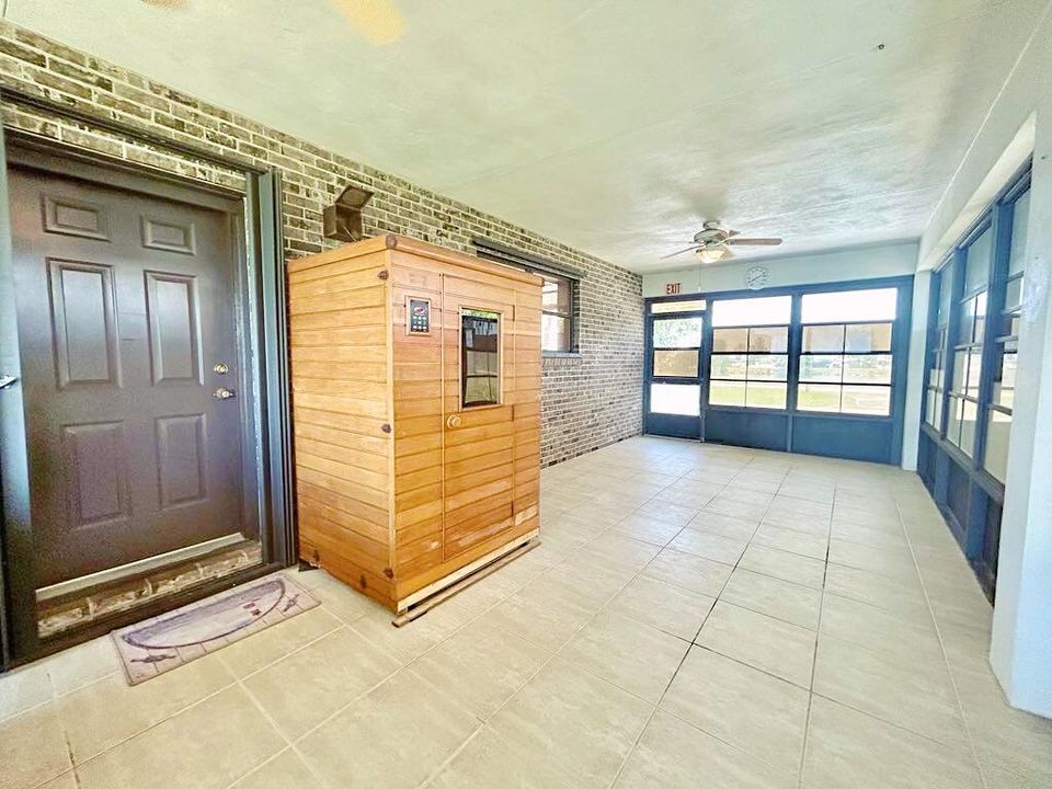 For Sale: $385,000 (2 beds, 2 baths, 2105 Square Feet)