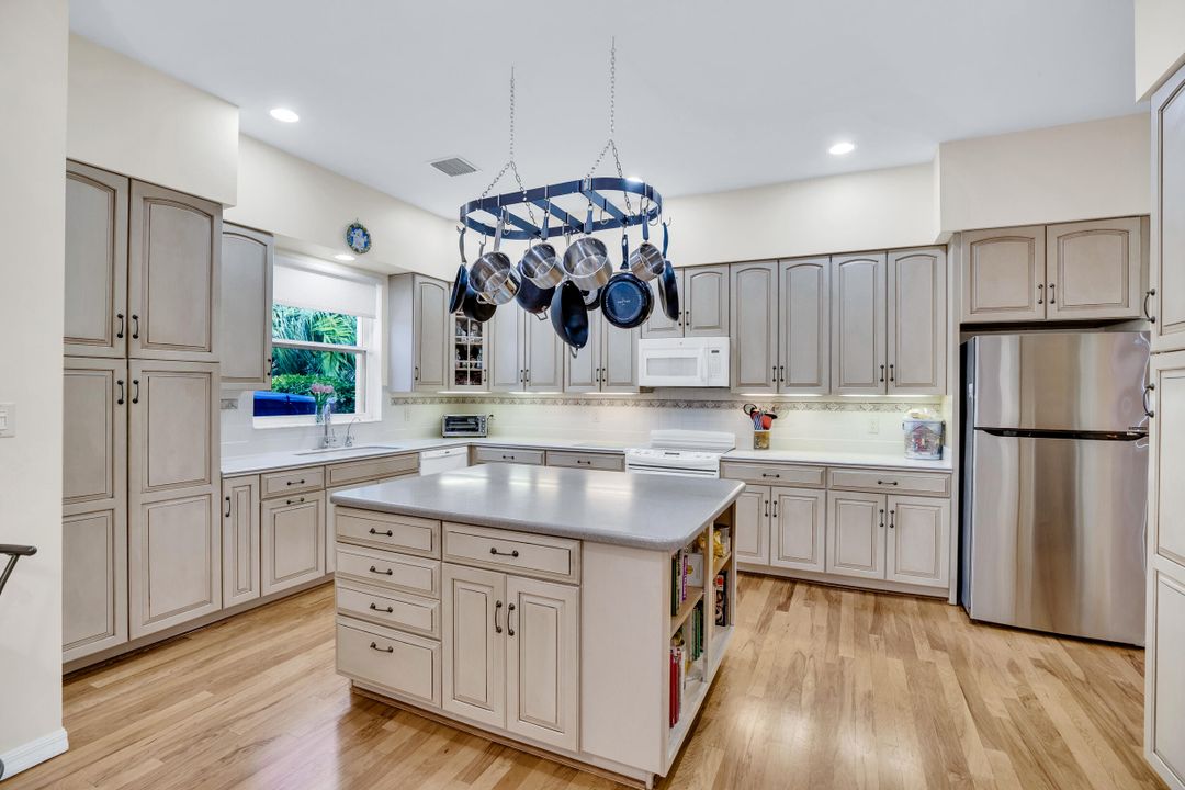 待售: $475,000 (3 贝兹, 2 浴室, 2247 平方英尺)