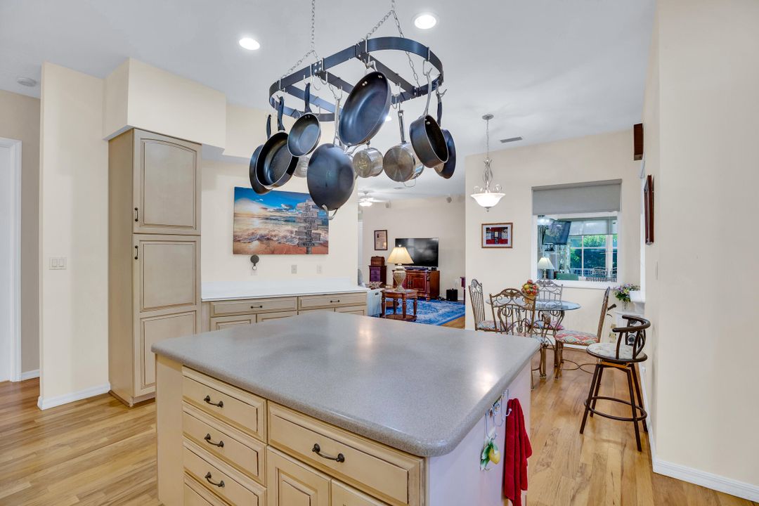 待售: $475,000 (3 贝兹, 2 浴室, 2247 平方英尺)