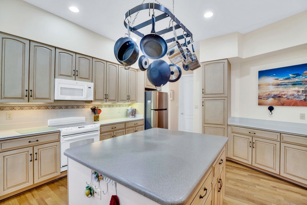 待售: $475,000 (3 贝兹, 2 浴室, 2247 平方英尺)