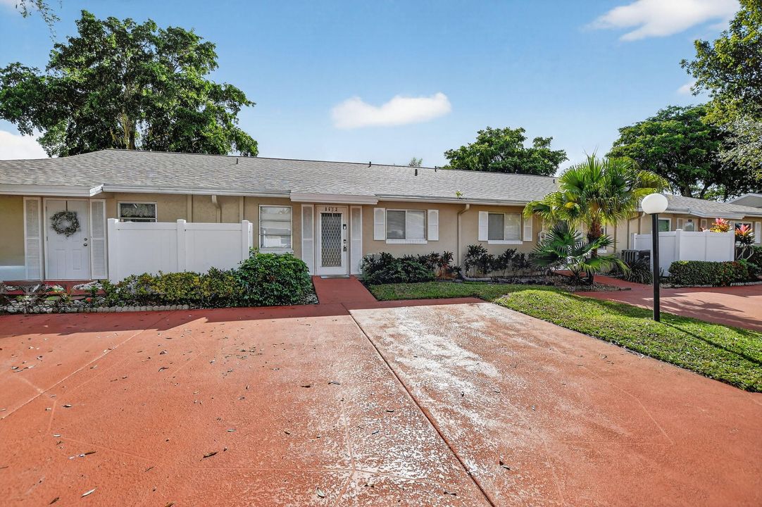 出租: $1,950 (2 贝兹, 2 浴室, 863 平方英尺)