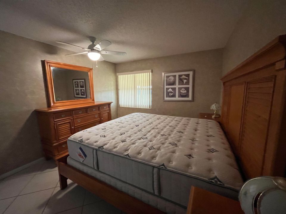 待售: $94,900 (2 贝兹, 2 浴室, 907 平方英尺)