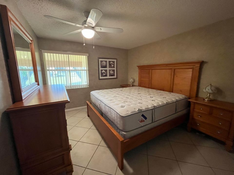 待售: $94,900 (2 贝兹, 2 浴室, 907 平方英尺)