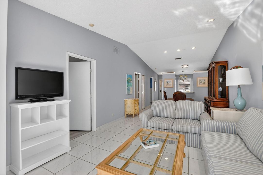 出租: $1,950 (2 贝兹, 2 浴室, 863 平方英尺)