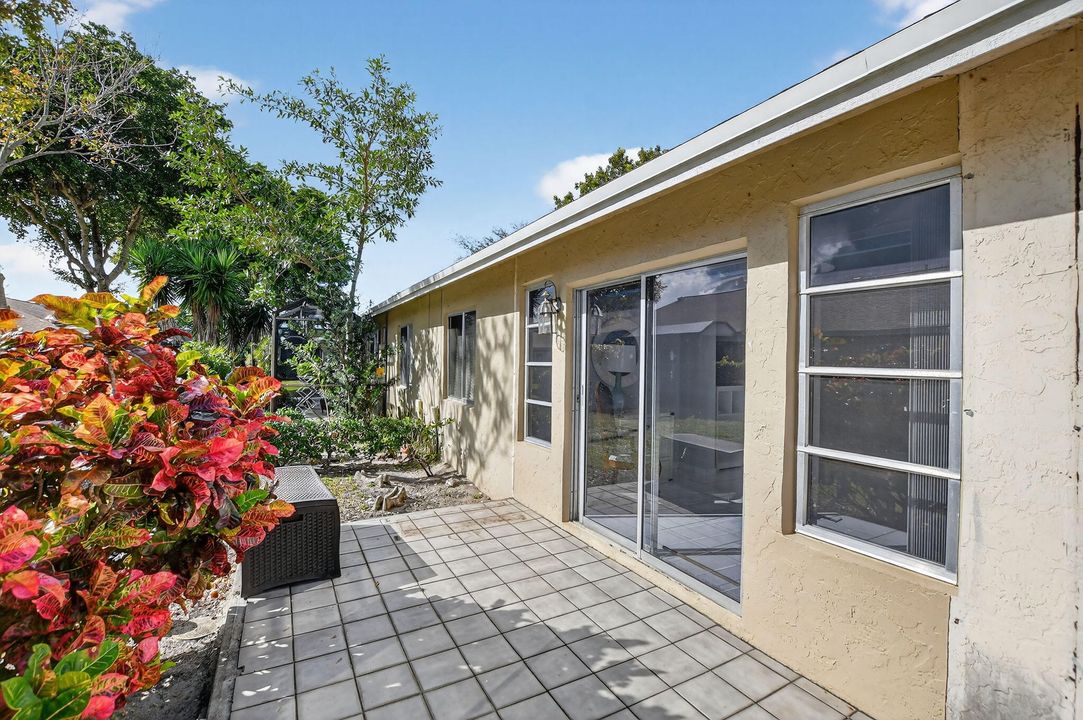 出租: $1,950 (2 贝兹, 2 浴室, 863 平方英尺)