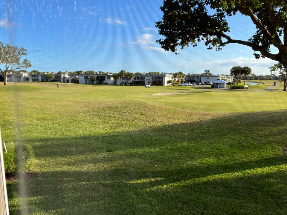 待售: $94,900 (2 贝兹, 2 浴室, 907 平方英尺)