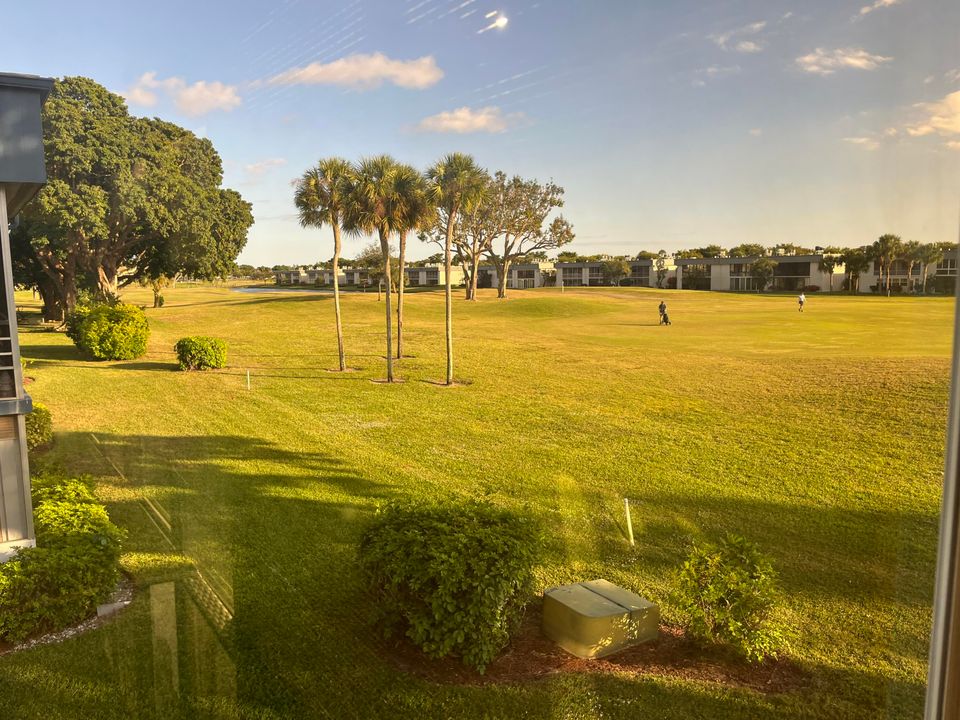 待售: $94,900 (2 贝兹, 2 浴室, 907 平方英尺)