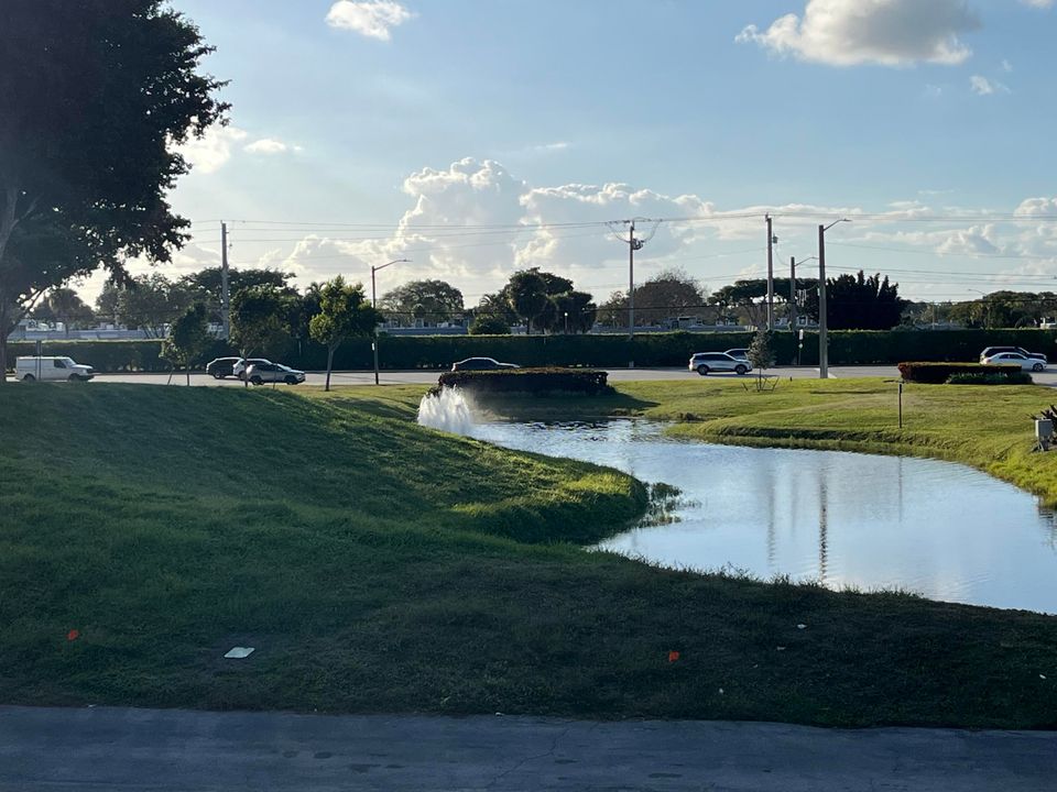 待售: $94,900 (2 贝兹, 2 浴室, 907 平方英尺)