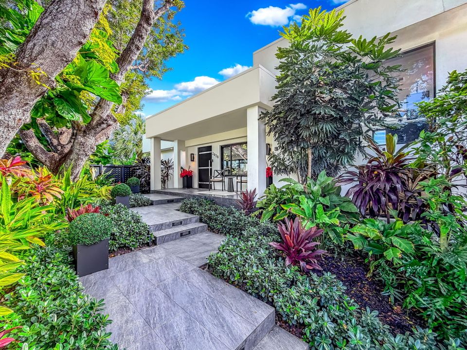 出租: $12,000 (3 贝兹, 2 浴室, 1634 平方英尺)