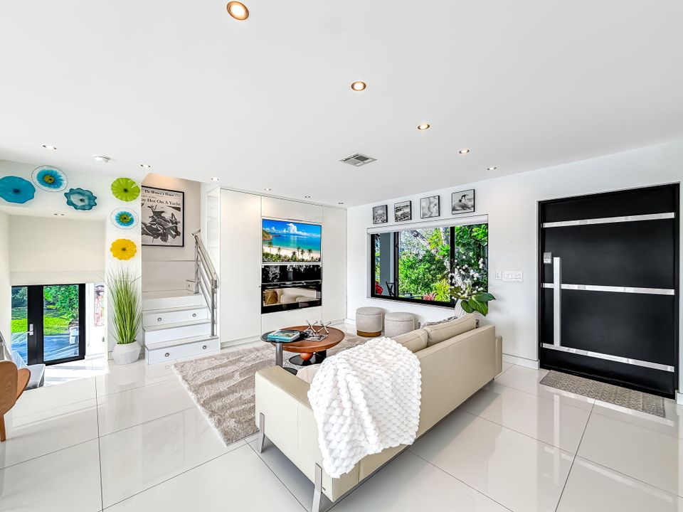 出租: $12,000 (3 贝兹, 2 浴室, 1634 平方英尺)