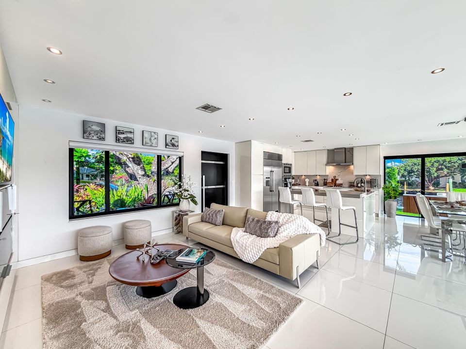 出租: $12,000 (3 贝兹, 2 浴室, 1634 平方英尺)