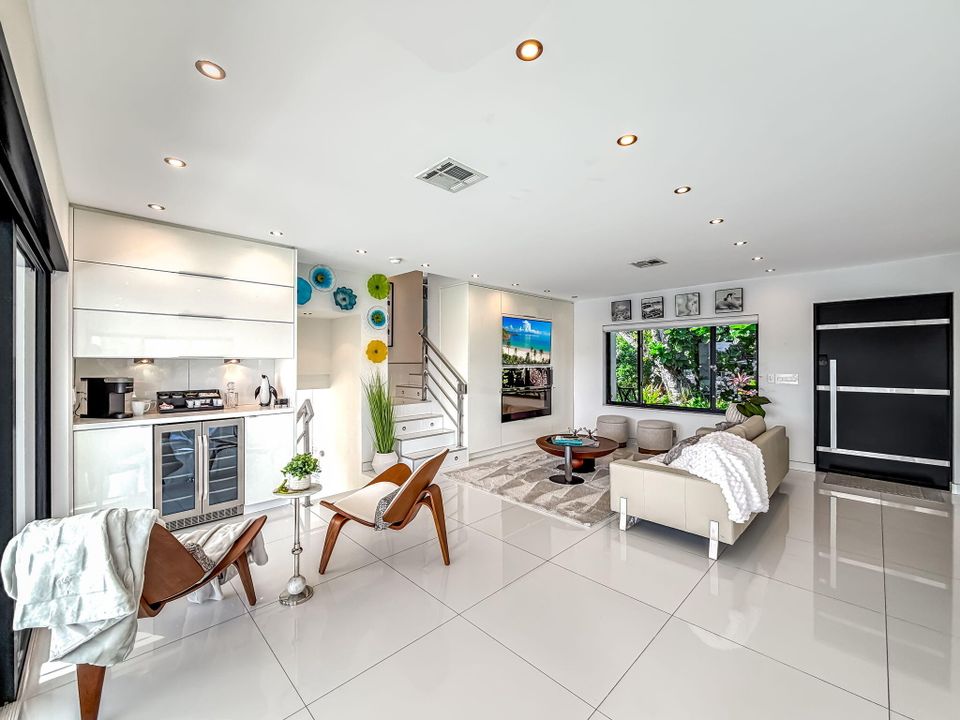 出租: $12,000 (3 贝兹, 2 浴室, 1634 平方英尺)